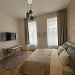 Apartment With Free Garage Parking