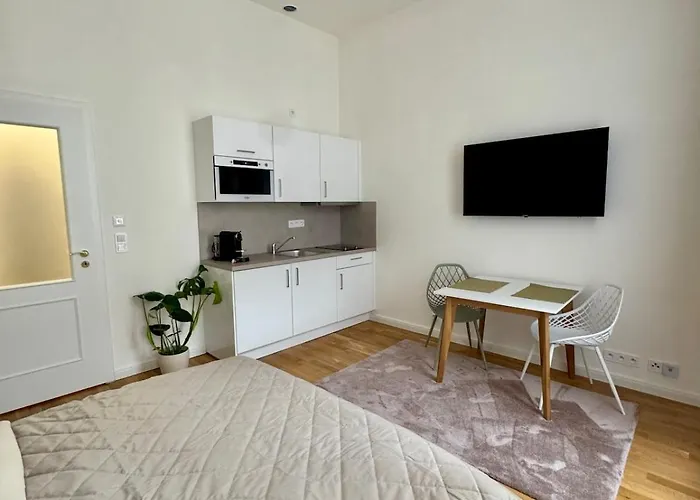 Apartment With Free Garage Parking