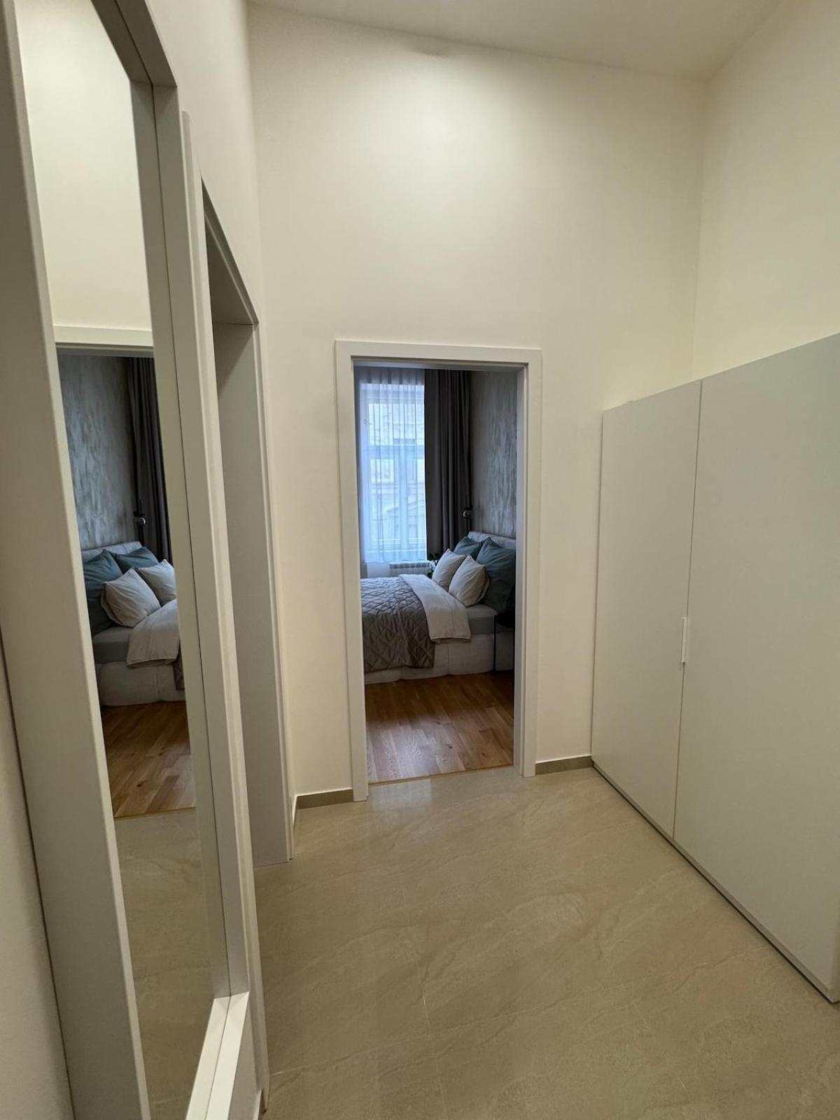 With Free Garage Parking Apartment *