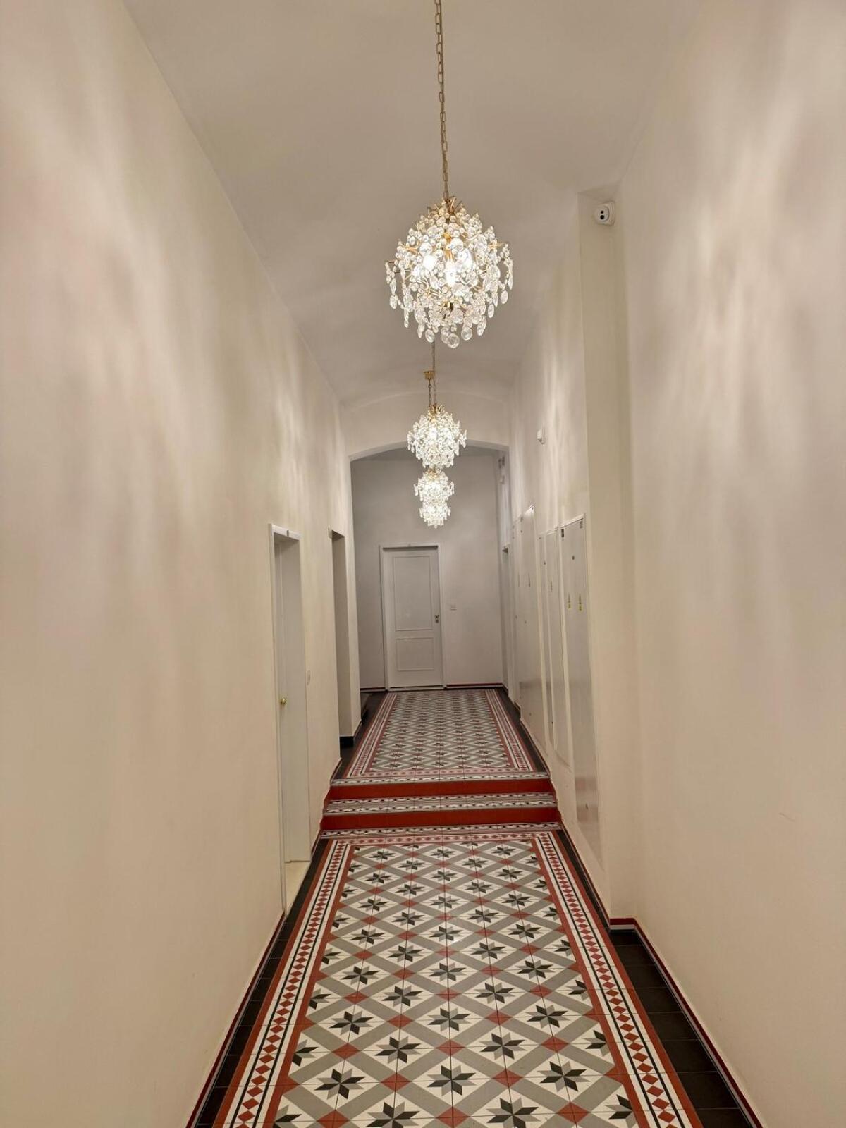 Apartment With Free Garage Parking *